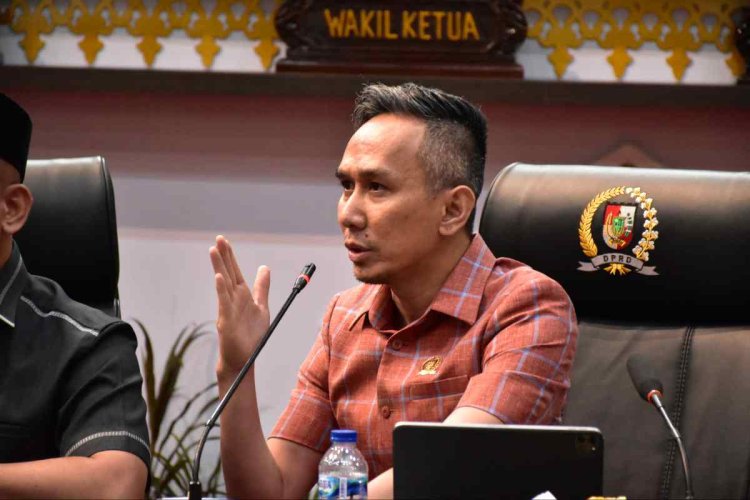 DPRD Soroti Penundaan Pengumuman SPMB SMP, Desak Disdik Pekanbaru Tingkatkan Profesionalisme